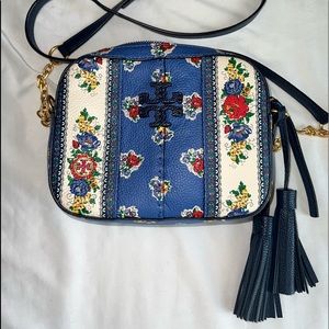 Tory Burch
Mcgraw Floral Wallet Blue Leather Cross Body Bag